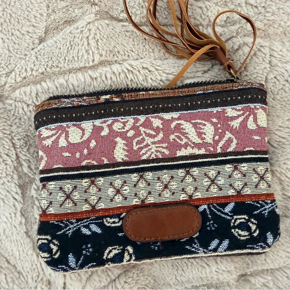 Altar’d State Coin purse mini clutch holds small Items so cute 🥰 floral stitched